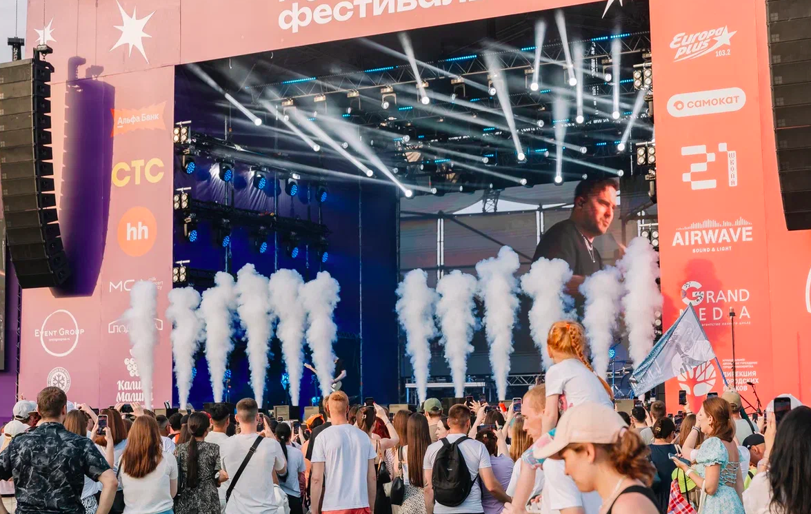 Фото Орали «Сигма-бой» и «А у реки». Опубликованы яркие моменты Черника Music Fest в Новосибирске 35